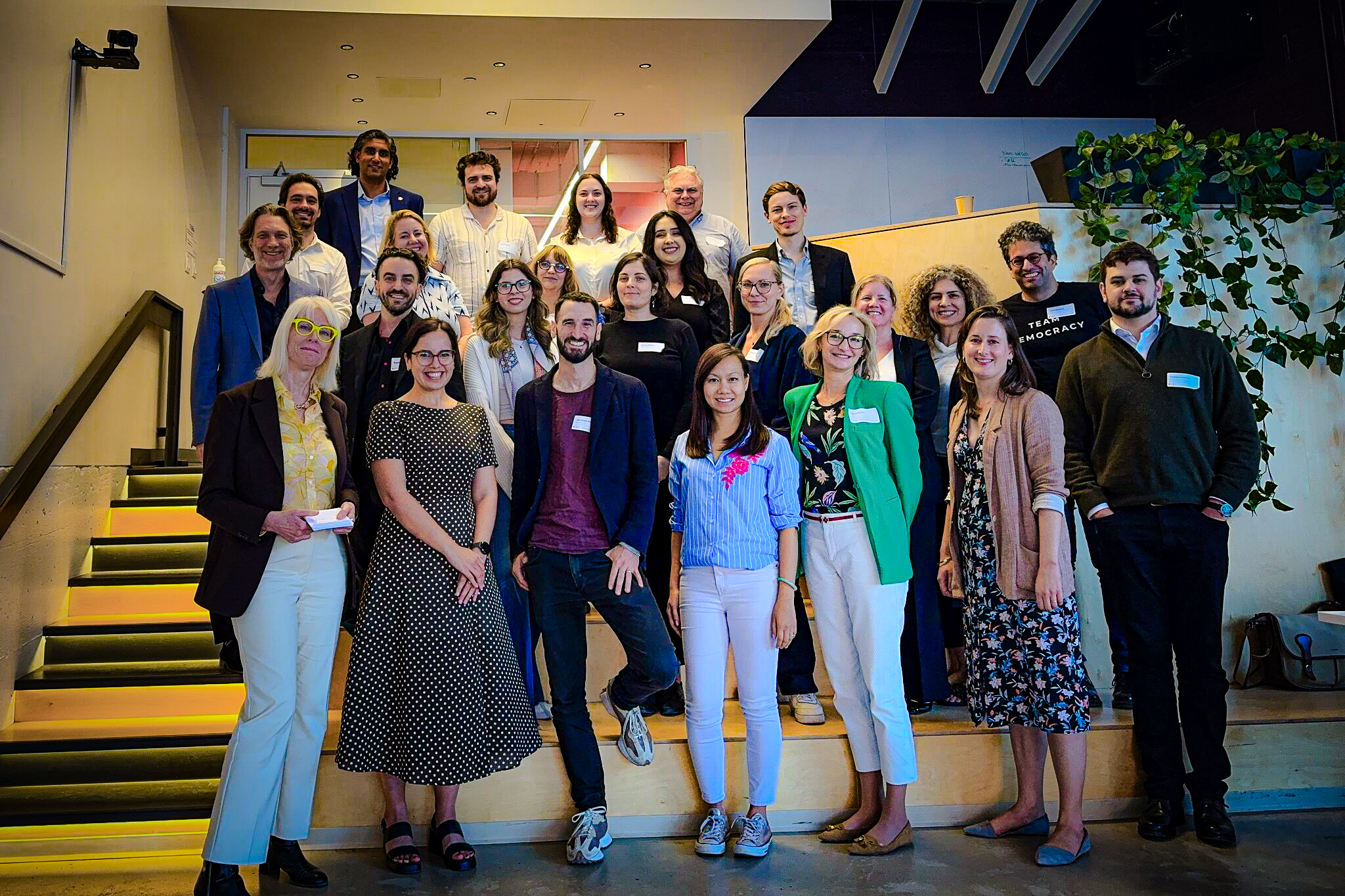 Photo de groupe incluant les représentants des principaux centres de recherche et organismes au Canada