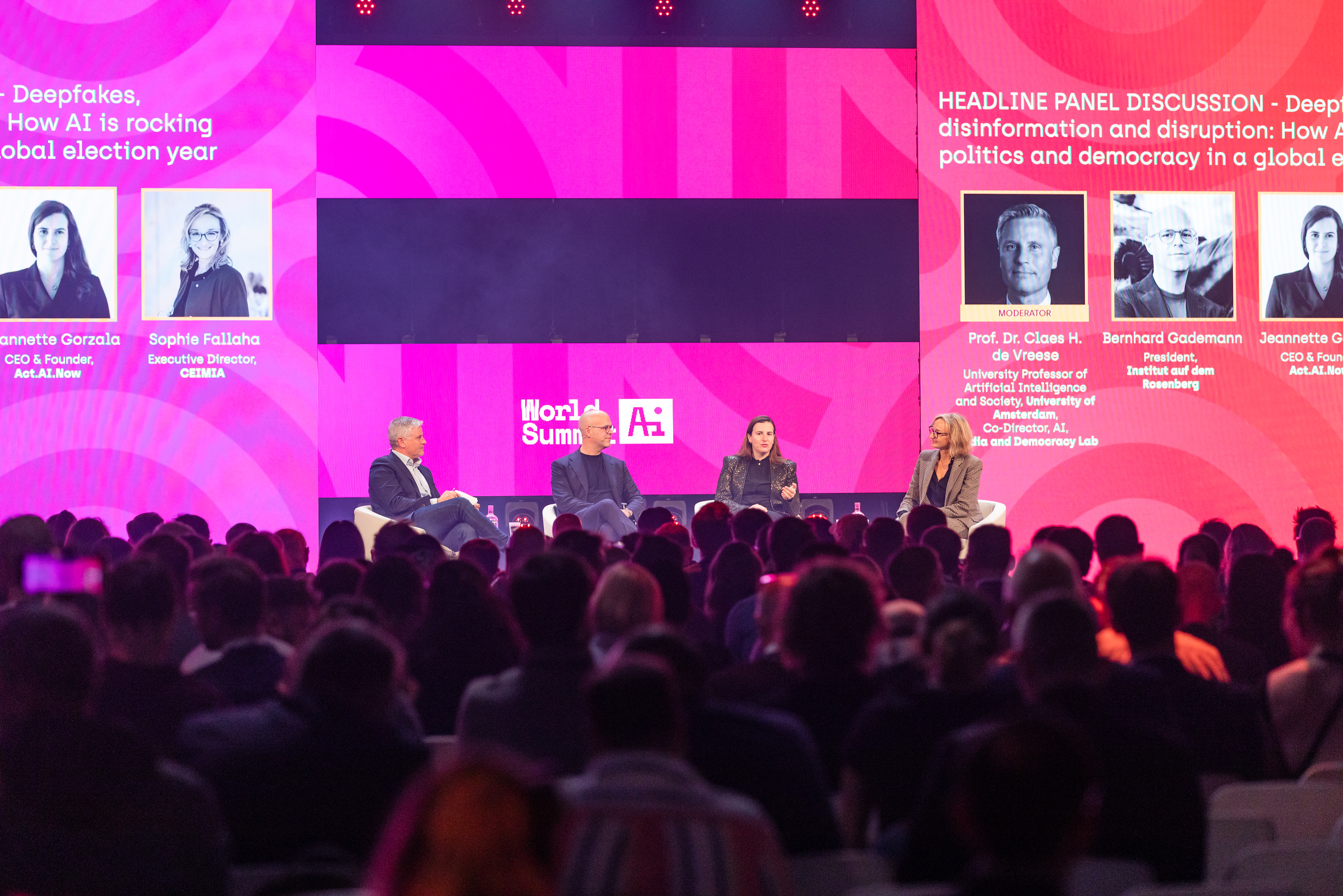 Sophie Fallaha, directrice générale du CEIMIA, a échangé avec les experts, Jeannette Gorzala et Bernhard Gademann, lors d'un panel portant sur l'impact des deepfakes et de l'IA sur la démocratie et la désinformation.